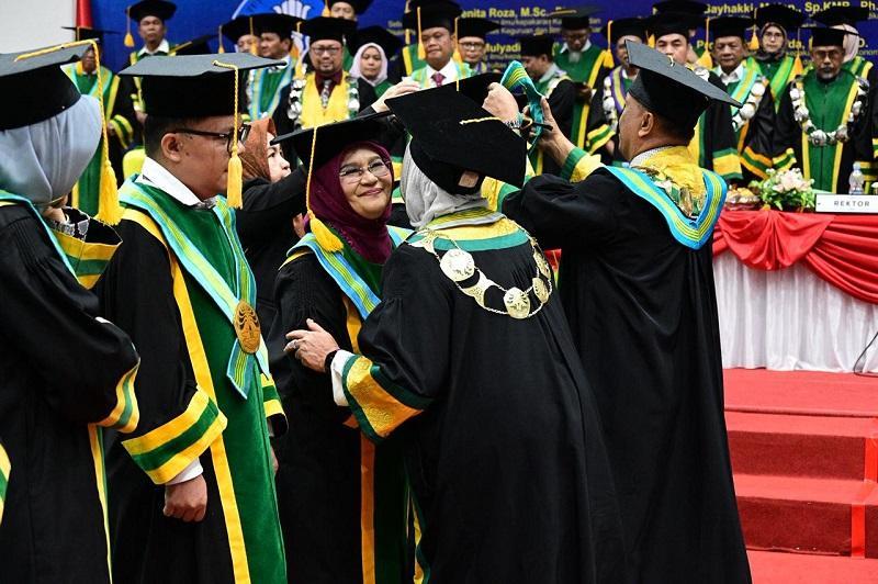 Unri Kukuhkan 8 Profesor Baru, Total Guru Besar Kini Capai 144 Orang