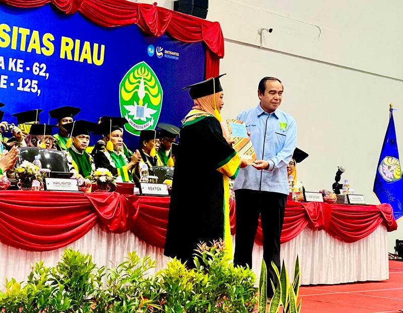 Lagi Unri Wisuda 1909 Lulusan, Ketum IKA Unri: Jadilah Wirausaha, Pasang Tekad Jangan Menyerah