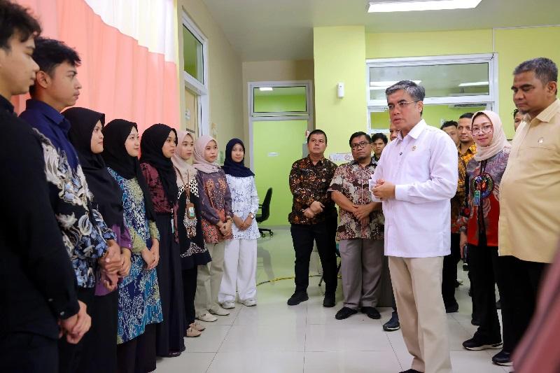 Sumbar Dapat 2.800 Peserta Pemagangan Nasional, Menaker Kunjungi RS Universitas Andalas