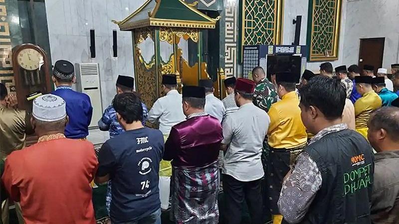 Semarak Ramadhan di Masjid Raya Senapelan, Syekh Asal Yaman Pimpin Tarawih Sebulan Penuh