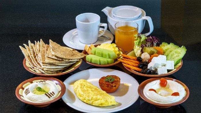 Dokter Ingatkan Konsumsi Nutrisi Berlebih Saat Sahur dan Berbuka Bisa Picu Penyakit Metabolik