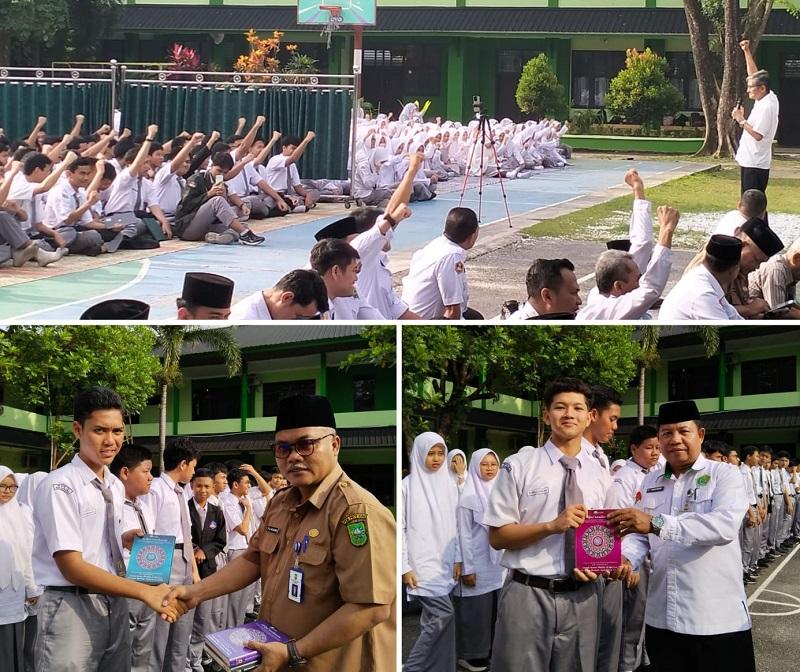 Motivasi Siswa MAN 2 Pekanbaru, Lagi KWQ Serahkan 97 Al-Qur’an Kepada Pelajar Tahfidz