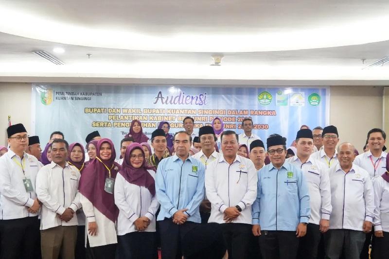 Ketua IKA Unri Suhu Wan Lantik Suhardiman Amby Ketua IKA FKIP Unri, BEM Unri Juga Dikukuhkan