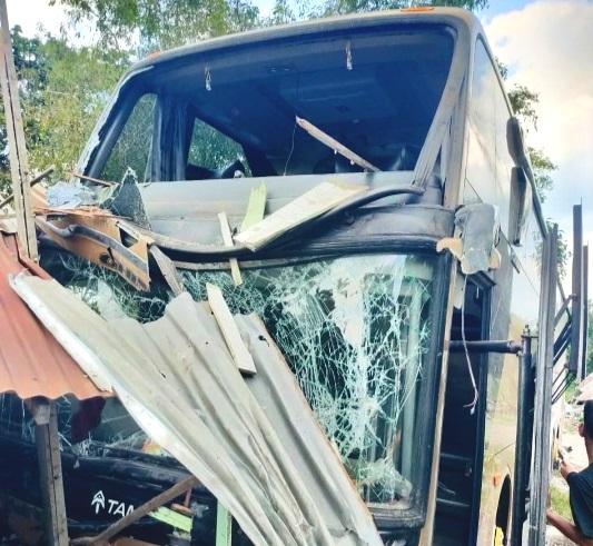 Kecelakaan Oto Bus TAM vs Mobil di Rumbai Pekanbaru, Satu Anak Perempuan Meninggal Dunia
