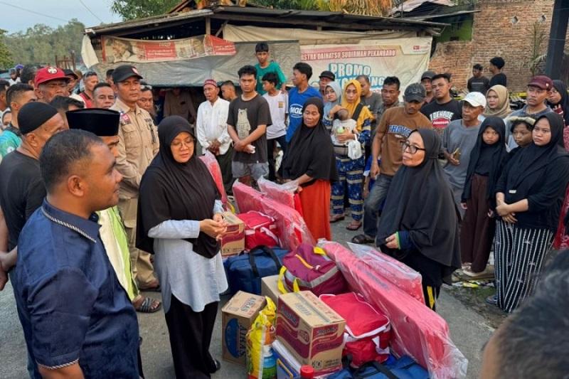 Berempati, Bupati Siak Afni Datangi Korban Kebakaran di Tualang