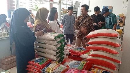 Saat Sidak di Bengkalis, APIP Bapanas Temukan Beras Premium Dijual di Atas HET