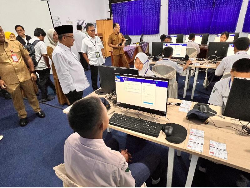 Jaga Integritas TKA, Mendikdasmen Abdul Mu’ti Siap Sanksi Berat Pengawas yang Curang