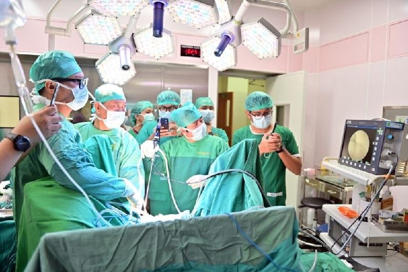 Baru 37 Kasus di Dunia, RSUD Arifin Achmad Tangani Pasien dengan Jalur Menstruasi Tak Normal