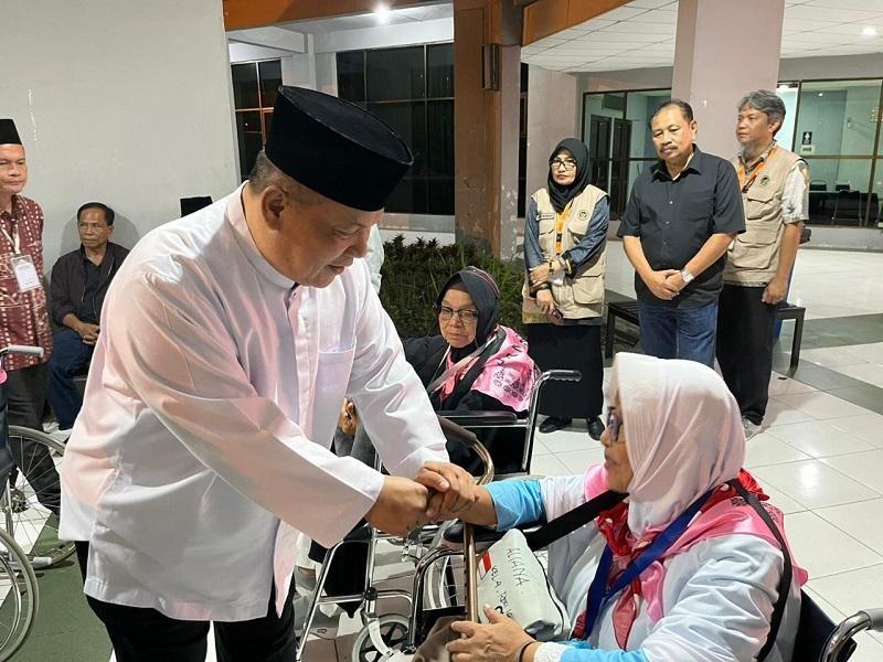 Plt Gubri Antar Pelepasan Jemaah Haji Riau Kloter 4 Menuju Madinah