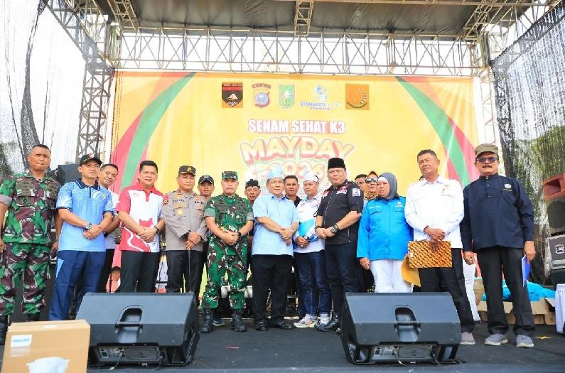Hari Buruh 2026 Berlangsung Kondusif di Purna MTQ, Diisi Dialog Buruh dan Pemprov Riau