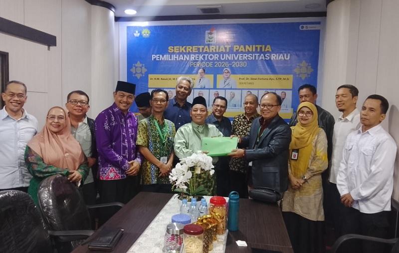 Bawa Misi Catur Mandiri Berdampak Global, Sejumlah Tokoh Riau Antar Prof Firdaus Daftar Calon Rektor Unri