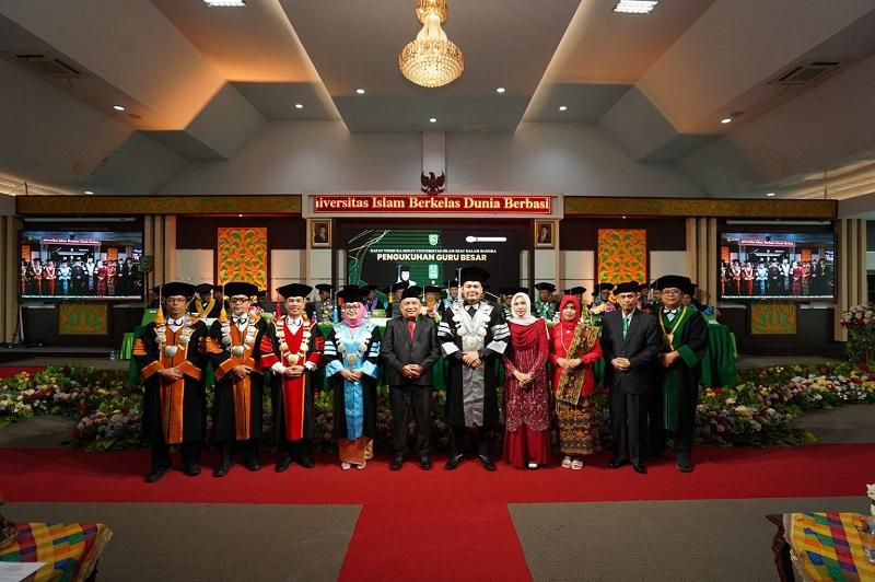 UIR Tambah Dua Guru Besar, Profesor Pakar AI dan Strategi Pemasaran Bisnis Resmi Dikukuhkan
