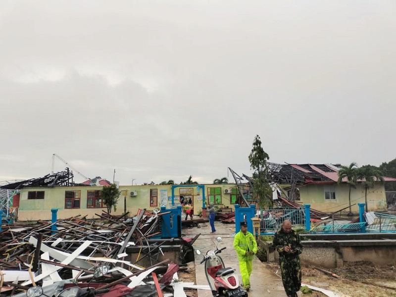 Bencana Puting Beliung Terjang Desa Api-Api Bengkalis, Fasilitas Sekolah dan Rumah Warga Rusak Berat