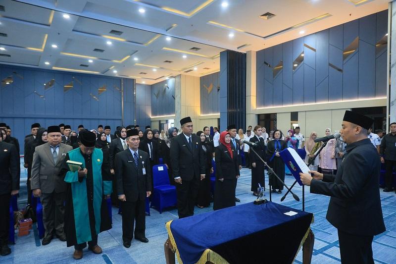 Wawako Markarius Anwar Lantik 42 ASN, Pemko Pekanbaru Dorong Reformasi Birokrasi