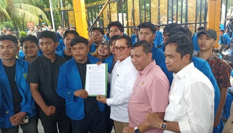 Mahasiswa UIR Gelar Aksi di DPRD Riau, Bawa 9 Aspirasi dan Tuntutan untuk Pemerintah Pusat