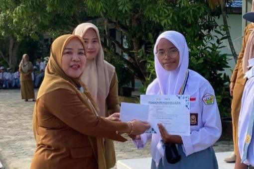 Siswi SMAN 2 Dayun Toreh Prestasi di Olimpiade Nasional, Pulang dengan Medali Emas