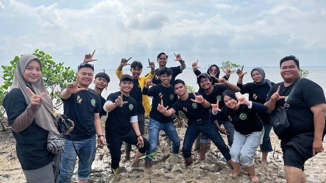 BEM Unilak Gelar Penanaman Mangrove, Dorong Pelestarian Pesisir Riau