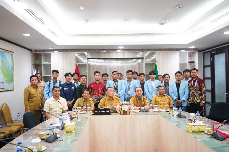 Plt Gubri Temui Mahasiswa Unri, Aspirasi Demonstrasi Dibawa ke Meja Dialog