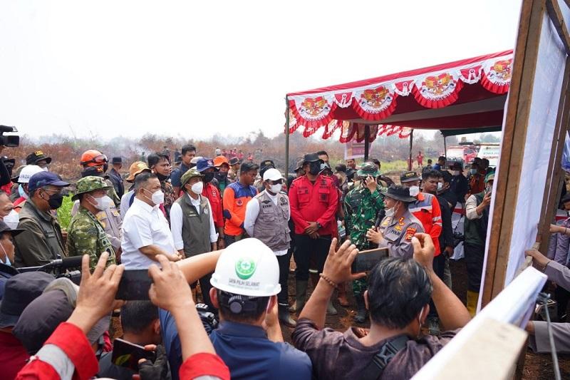 Menhut Raja Juli Turun ke Kerumutan, Soroti Sulitnya Padamkan Karhutla di Lahan Gambut