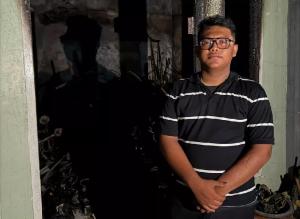 Rumah Terbakar, Mahasiswa Keperawatan Unri Ini Dikuatkan Orangtua Tetap Kejar Cita-cita