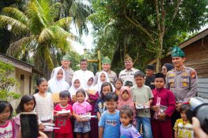 Bupati Suhardiman Bersama Kapolda Riau Cek Pembangunan Jembatan Gantung di Kuansing