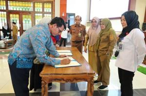 Kawal Program MBG, Bupati Siak Kumpulkan dan Buat Komitmen Antara Yayasan, Mitra dan SPPG