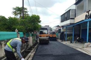 10 Tahun Terbengkalai, Jalan Teluk Leok yang Rusak Parah Kini Mulai Diaspal