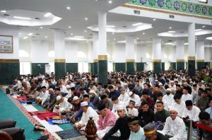 Ribuan Jemaah Tumpah di Masjid Raya An-Nur, Idulfitri 1447 H di Pekanbaru Penuh Kebersamaan dan Kekhusyukan