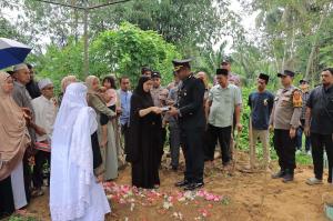 Gugur Saat Pengamanan Takbiran di Kampar, Kapolri Beri Kenaikan Pangkat Aiptu Apendra