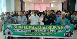 KWQ Salurkan Wakaf Al-Qur’an di Kampus Umri, AZ Fachri Yasin Motivasi Mahasiswa