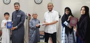 Pelajar Tahfidz Bahagia dan Orang Tua Terharu Saat Terima Al-Qur’an dari KWQ