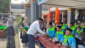 Jemaah Haji Inhu Menuju Embarkasi Batam, Wakil Bupati Lepas 43 Jemaah Kloter 11