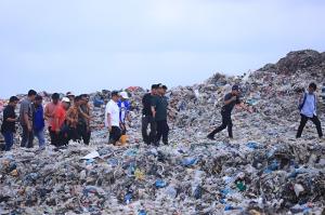 DLHK Pekanbaru Mulai Pasang Membran di TPA Muara Fajar, Penataan Terus Berjalan