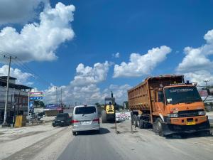 Ruas Jalan Pekanbaru–Padang Diperbaiki Bertahap, BPJN Riau Imbau Pengendara Hati-Hati
