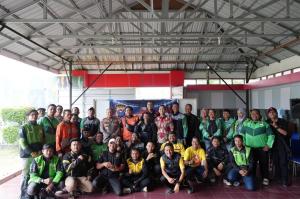 Nobar Piala Dunia 2026, Brimob Polda Riau Pererat Kedekatan dengan Komunitas Ojol