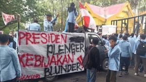 Ratusan Mahasiswa Unri Gelar Aksi di DPRD Riau, Bawa Sejumlah Tuntutan ke Pemerintah