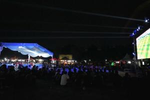 Meriah, Halaman Kantor Gubernur Riau Dipenuhi Penonton Nobar Piala Dunia FIFA 2026