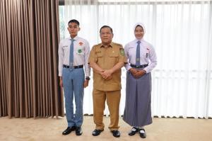 Dua Pelajar Terbaik Riau Resmi Dilepas ke Jakarta untuk Tugas Paskibraka Nasional