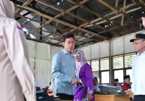 Komentar Keluhan Guru di Instagram Wapres Antar Gibran ke SDN 016 Serusa Rokan Hilir