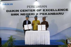 DAIKIN Perluas Pendidikan Vokasi, Center of Excellence Kedelapan Hadir di SMKN 2 Pekanbaru