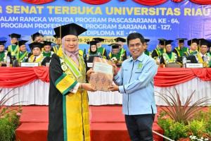 Unri Lepas 1.971 Lulusan, IKA Unri Jadi Wadah Alumni untuk Terus Berkontribusi